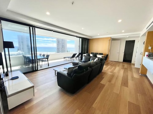 Aria Luxury Beach Apartment, Ocean Views
