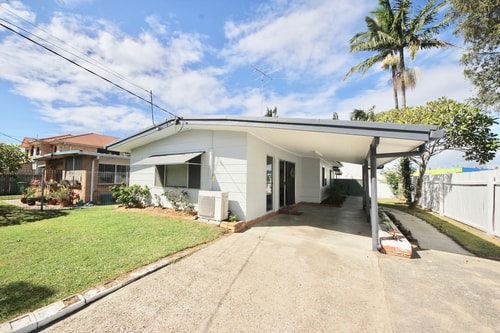 Central, Near Shopping centre