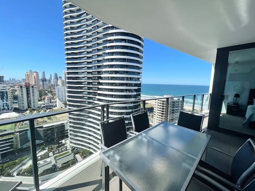 New Broadbeach Luxury 20th floor