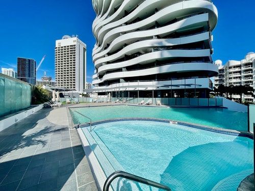 Luxury Wave Apt Broadbeach 2203