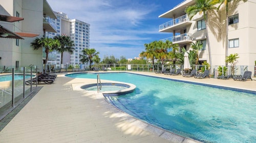 Burleigh Beach Life, Swell Beachside Apt