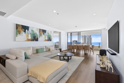 Luxury Upgraded Wave Apt Broadbeach 2202