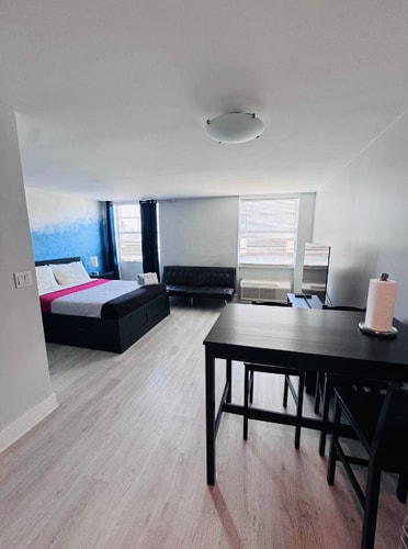 Miami Beach Condo Steps to Ocean Drive – Pets OK Dwell