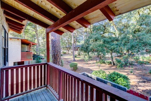 Hilton Head 2BR Escape | Pool + Sofa Bed 20 Dwell