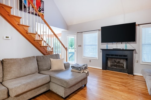 VA Riverfront 4BR | Dock + Kayaks + Games 7 Dwell