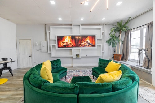 Bright & Airy Home w/Stylish, Contemporary Touches 7 Dwell