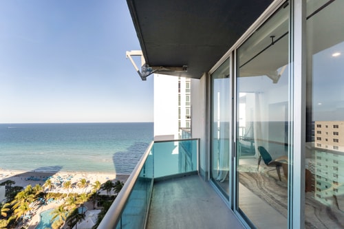 Oceanfront Penthouse with Pool & Beach Access 69 Dwell