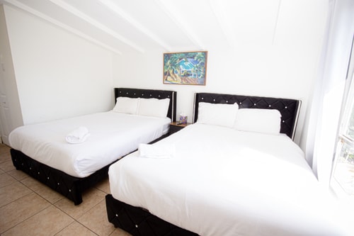 Spacious 5-Bedroom House with Pool in North Miami 42 Dwell