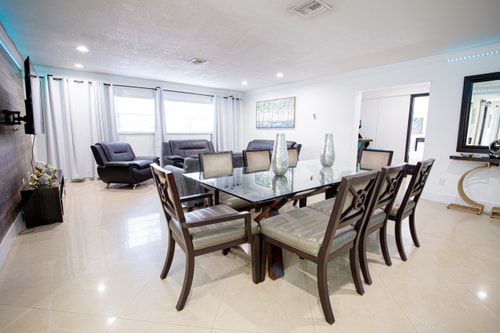 Spacious 5-Bedroom House with Pool in North Miami 8 Dwell