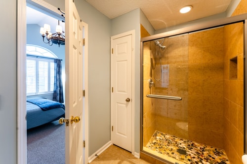 Charming 3-Bed Beach House with bathtub & BBQ 18 Dwell