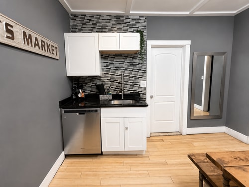 Renovated Detroit 4BR Home | Sleeps 9 7 Dwell