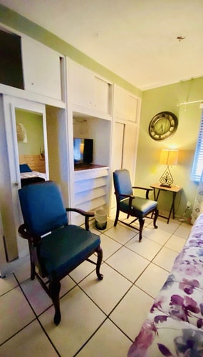 2BR Hollywood Retreat w/ Garden, BBQ & Parking Dwell