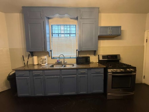 Renovated Detroit 3BR Home | Sleeps 6 6 Dwell