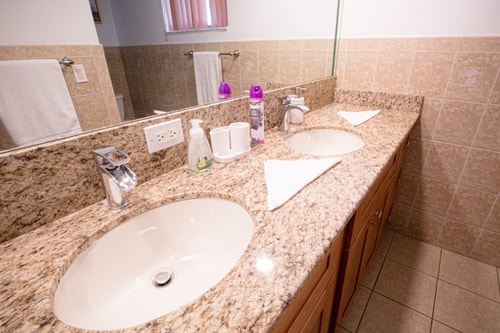 Spacious 5-Bedroom House with Pool in North Miami 38 Dwell