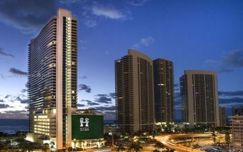 Luxury Oceanfront 2BR/2BA | Beach + Pool 26 Dwell