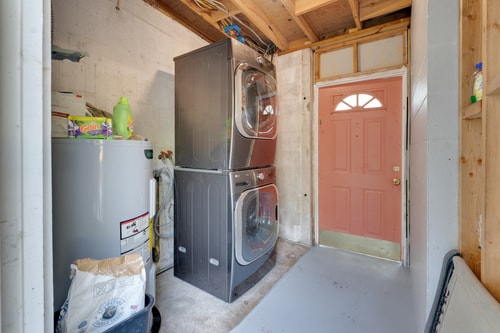 Orlando 3BR | Hot Tub + Parking + Pets 20 Dwell