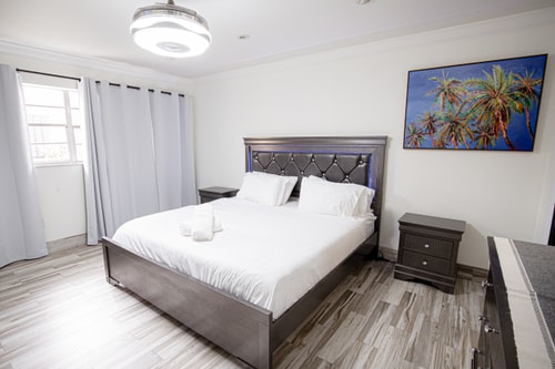 Spacious 5-Bedroom House with Pool in North Miami 4 Dwell