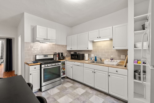 Boston Room w/ AC, W/D & Green Line 3 Dwell