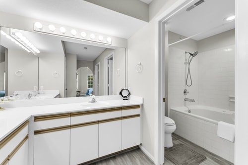 Branson 2BR Retreat | Jacuzzi + Gym + Pools 20 Dwell