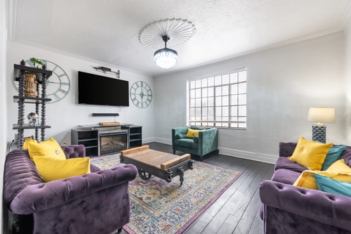 Stylish Detroit Stay | Close to City Highlights Dwell