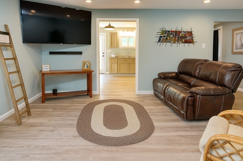 Mercer Lakefront 3BR | Workspace + Pets 2 Dwell