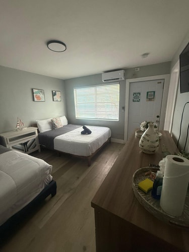 2 Beach Units for 6 | Patio + Free Parking 5 Dwell