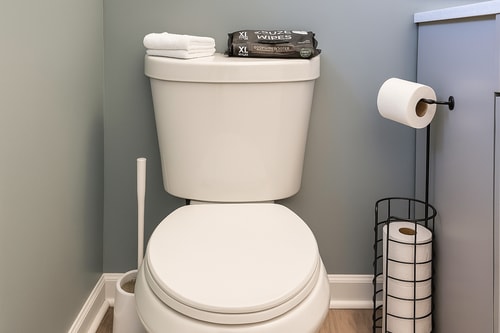 Mercer Lakefront 3BR | Workspace + Pets 19 Dwell