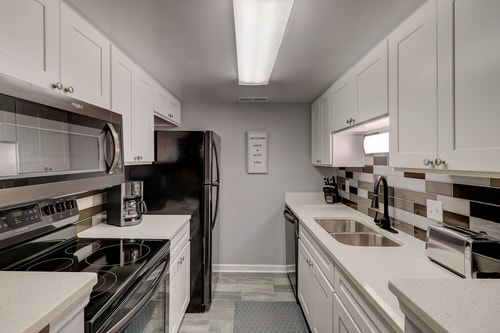 Hilton Head 2BR | Walk to Shops + Pool 2 Dwell