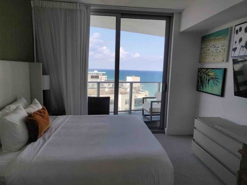 Ocean View Apt on the Beach 2 Bedroom 2 Bath. 29 Dwell