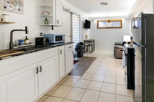 Modern 2BR Apartment • Free Parking • Baden 8 Dwell