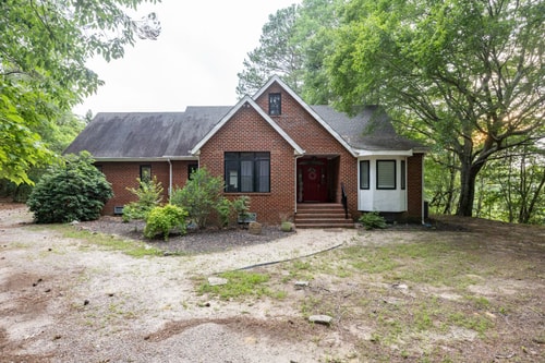 VA Riverfront 4BR | Dock + Kayaks + Games Dwell