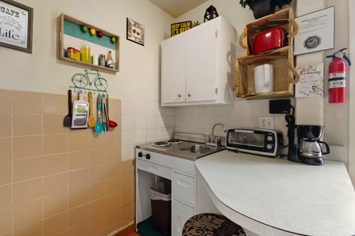 1BR Pet-Friendly Studio Parking & Backyard BBQ 11 Dwell