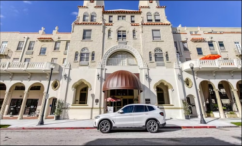 Beachside Palm Beach Condo | Pool & Walk to Sea 26 Dwell