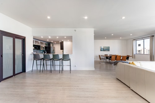 Oceanfront Penthouse with Pool & Beach Access 8 Dwell