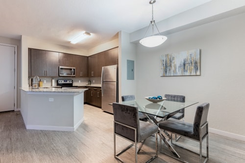 Spacious 3BR | Pool, Gym, Near Beach & Speedway 9 Dwell