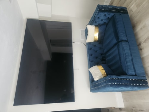 Shrewsbury King Suite | 100in TV + Shower 2 Dwell