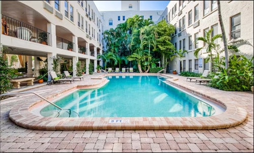 Beachside Palm Beach Condo | Pool & Walk to Sea 27 Dwell
