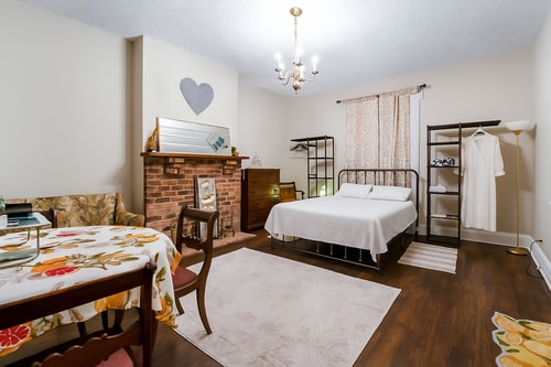 Renovated 4BR | 10 Min to Liberty University 32 Dwell