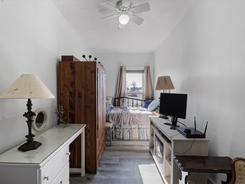 Pet-Friendly Historic 4BR Home in Illinois 24 Dwell