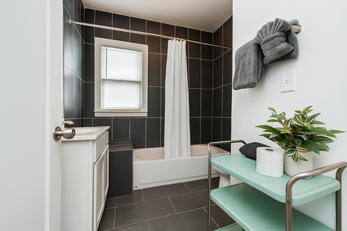 Detroit 4BR Home | Bathtub & Pet Friendly Stay 12 Dwell