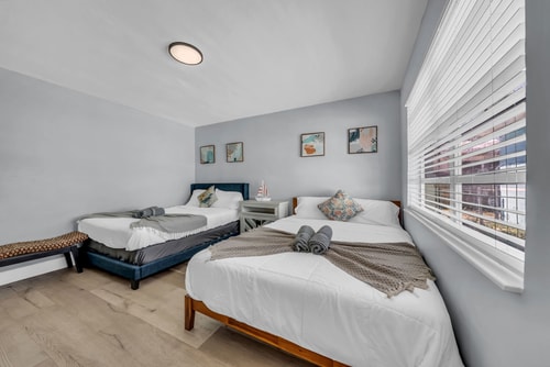 Beachside 1BR w/ Parking in Hollywood 1 Dwell