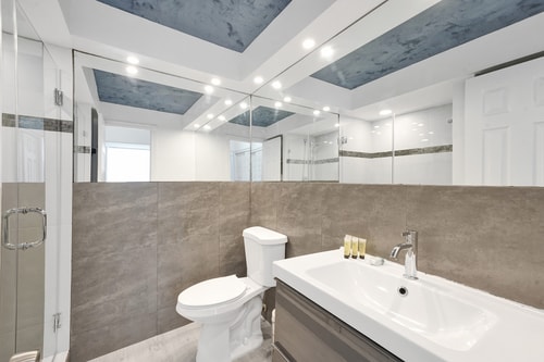 Ocean Dr 1BR • Miami Beach Getaway 11 Dwell