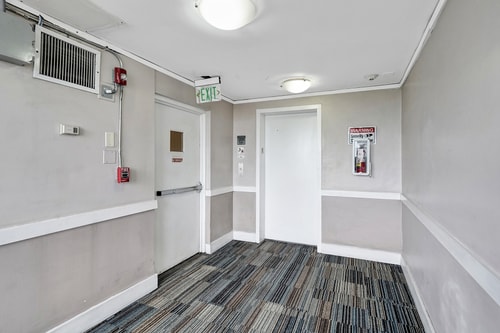 Ocean Dr 1BR • Miami Beach Getaway 15 Dwell