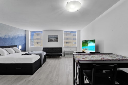 Ocean Dr 1BR • Miami Beach Getaway 9 Dwell