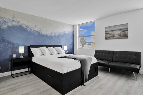 Ocean Dr 1BR • Miami Beach Getaway 10 Dwell