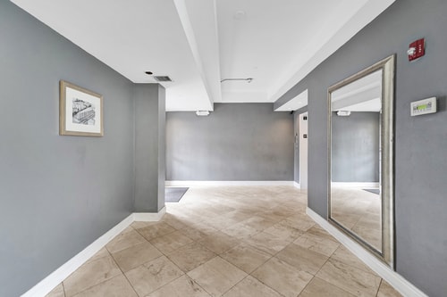 Ocean Dr 1BR • Miami Beach Getaway 17 Dwell