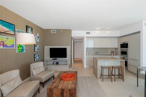 Luxury Oceanfront 2BR/2BA | Beach + Pool 2 Dwell
