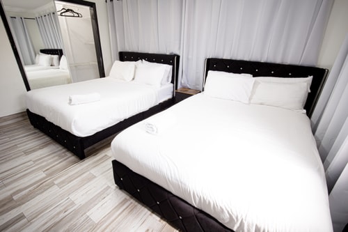 Spacious 5-Bedroom House with Pool in North Miami 31 Dwell