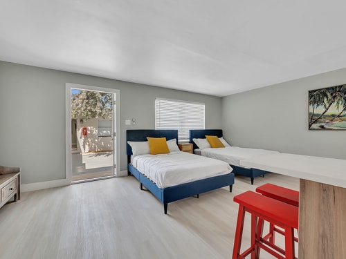 Beachside 1BR in Hollywood | Parking + WiFi 9 Dwell