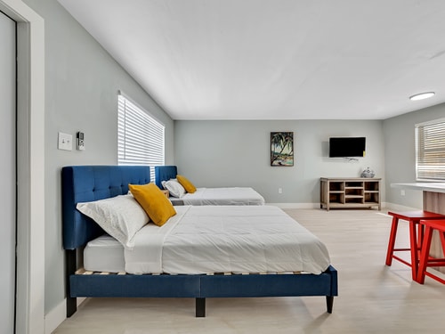 Beachside 1BR in Hollywood | Parking + WiFi 12 Dwell